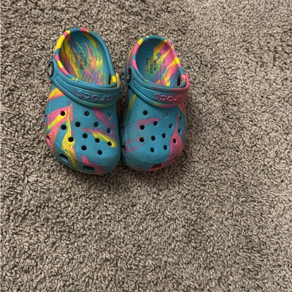 CROCS Kids Turquoise with Pink & Yellow Swirl Clogs TYEDYE